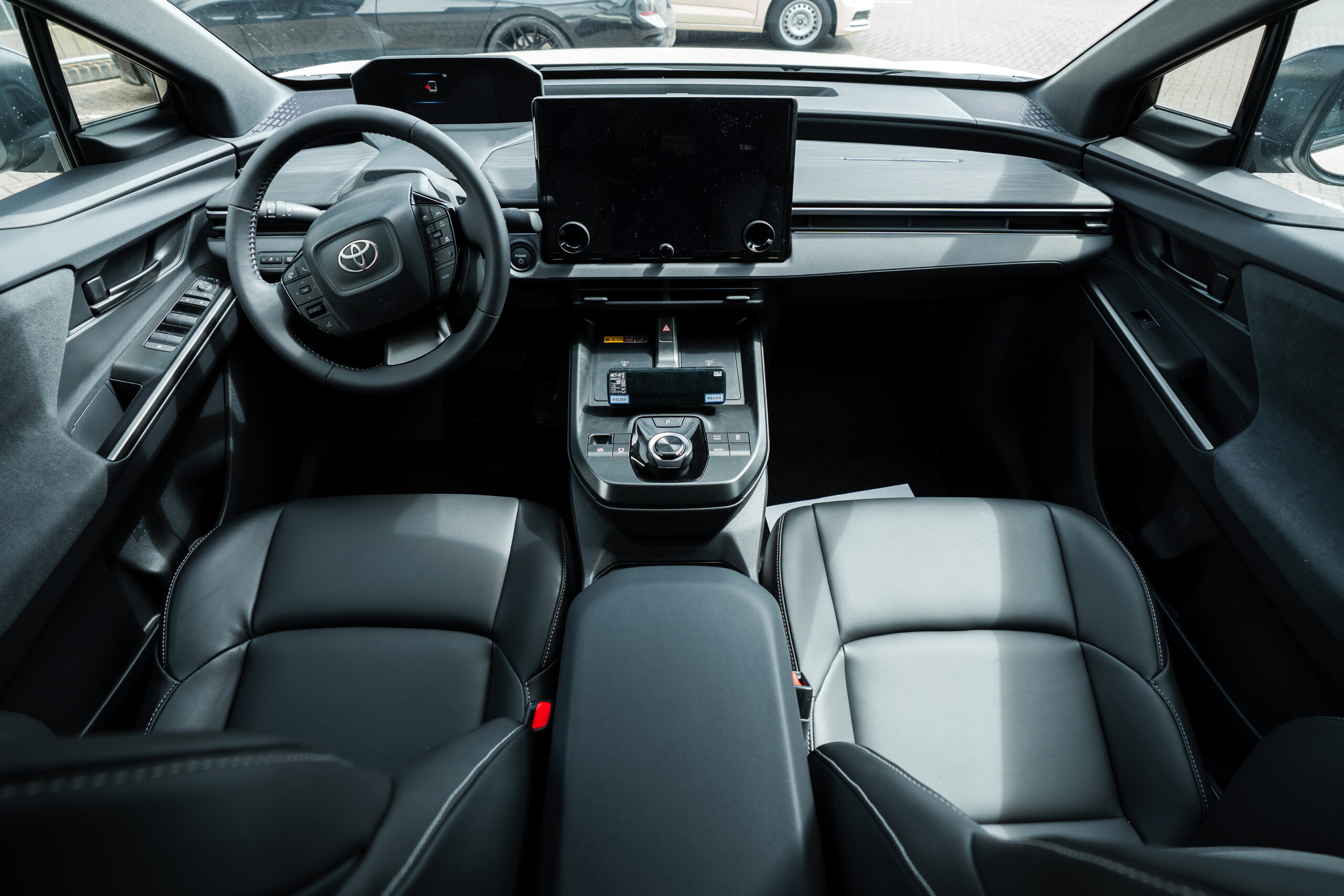 Toyota-CHR-als-Taxi-bei-Reuss-07